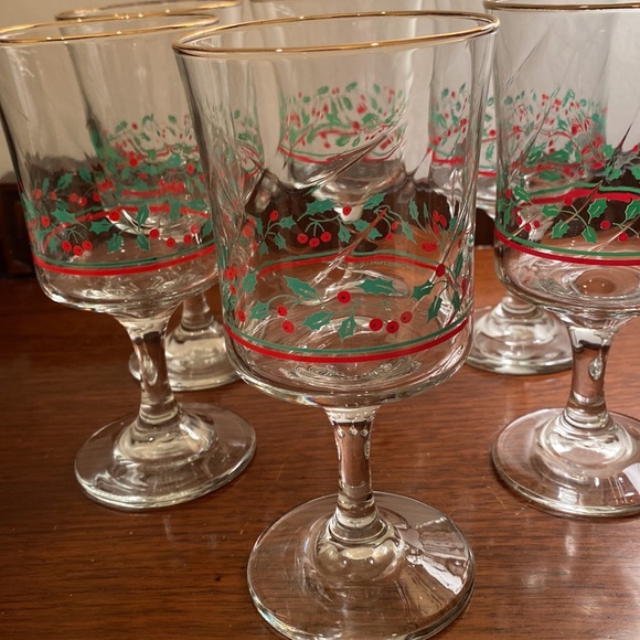 Vintage 1985 & 1986 Arby’s Christmas Collection Glasses - Picture 3 of 5
